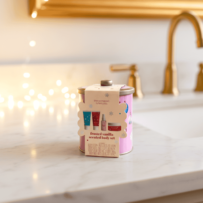 Bundles & Gift Sets Gift SOM Lata Frosted Vanilla Scented, Lc Crp 60Ml/Wash 60Ml/Scr 100Gr/Mist 30 ml
